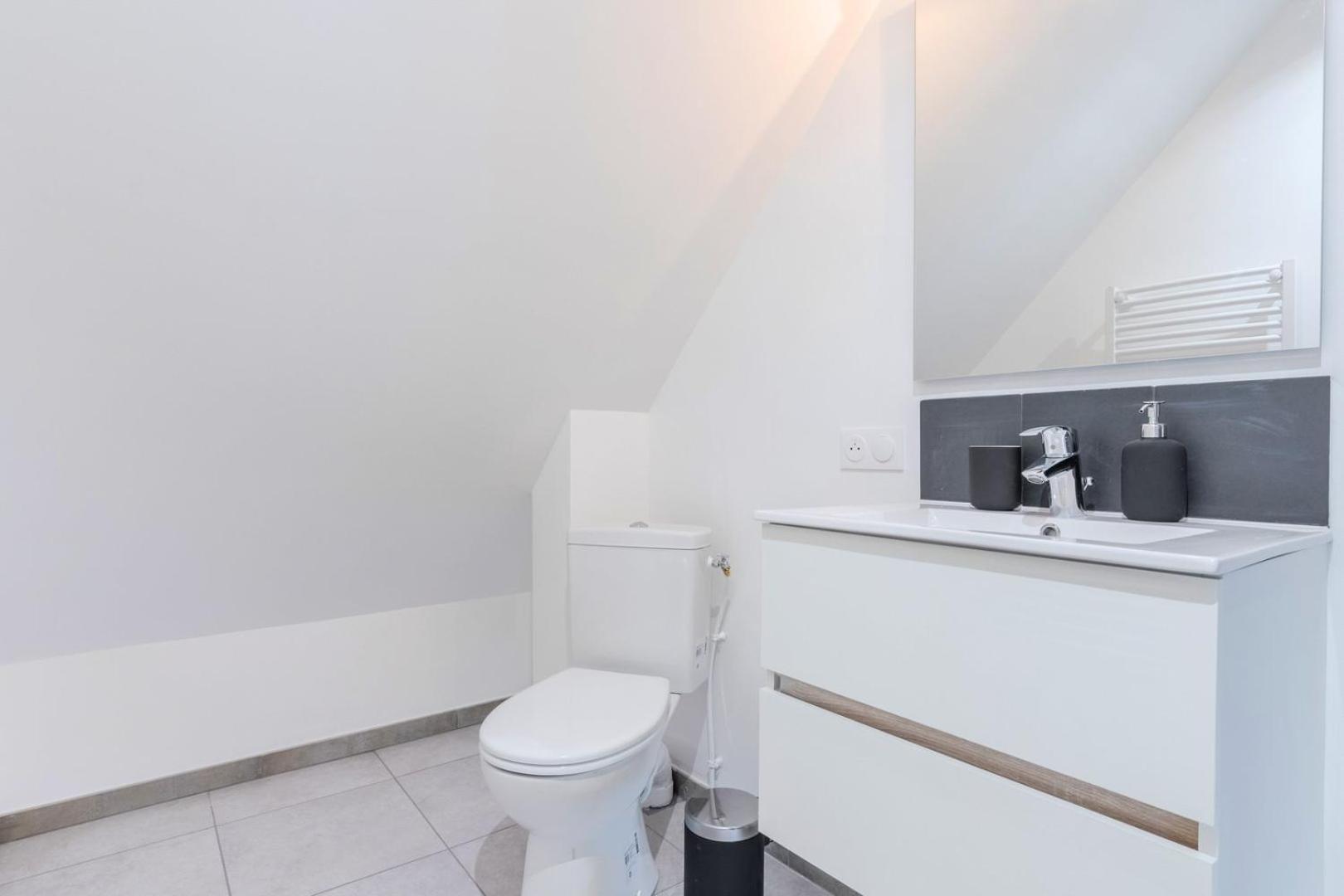 ליל Bright 3-Bedroom 2-Bathroom Flat מראה חיצוני תמונה