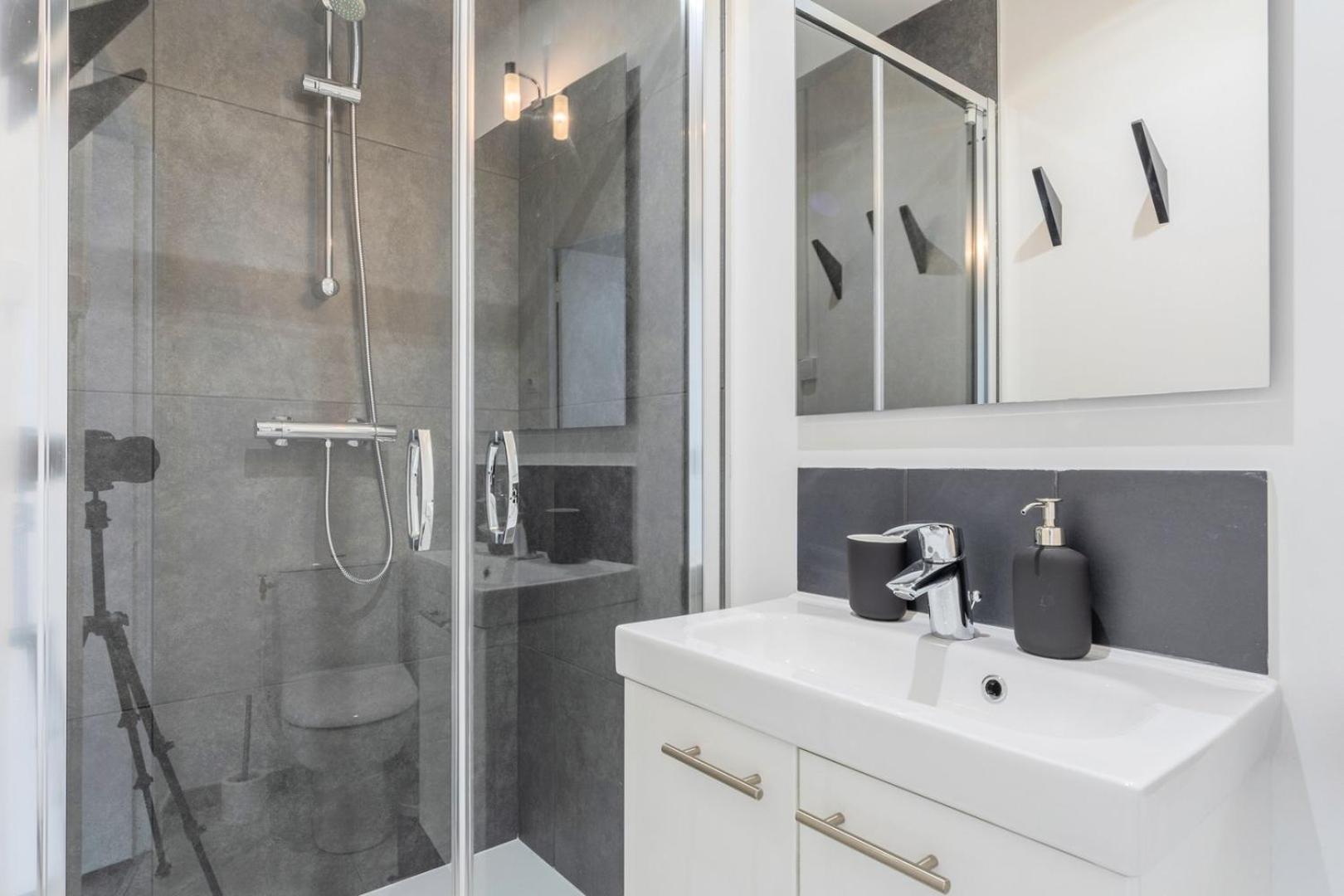 ליל Bright 3-Bedroom 2-Bathroom Flat מראה חיצוני תמונה